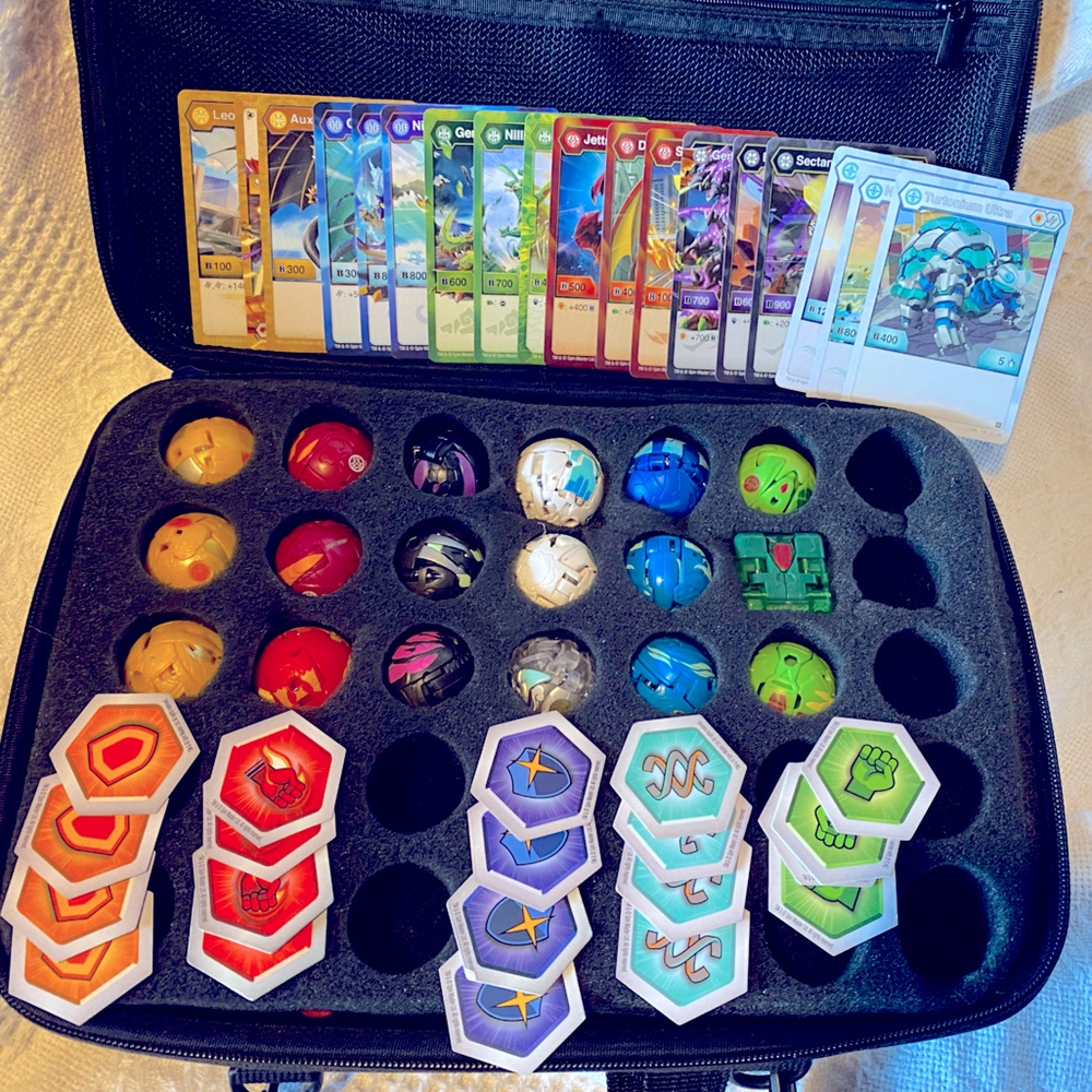 Bakugan holder collection with cards and magnetic hexagons